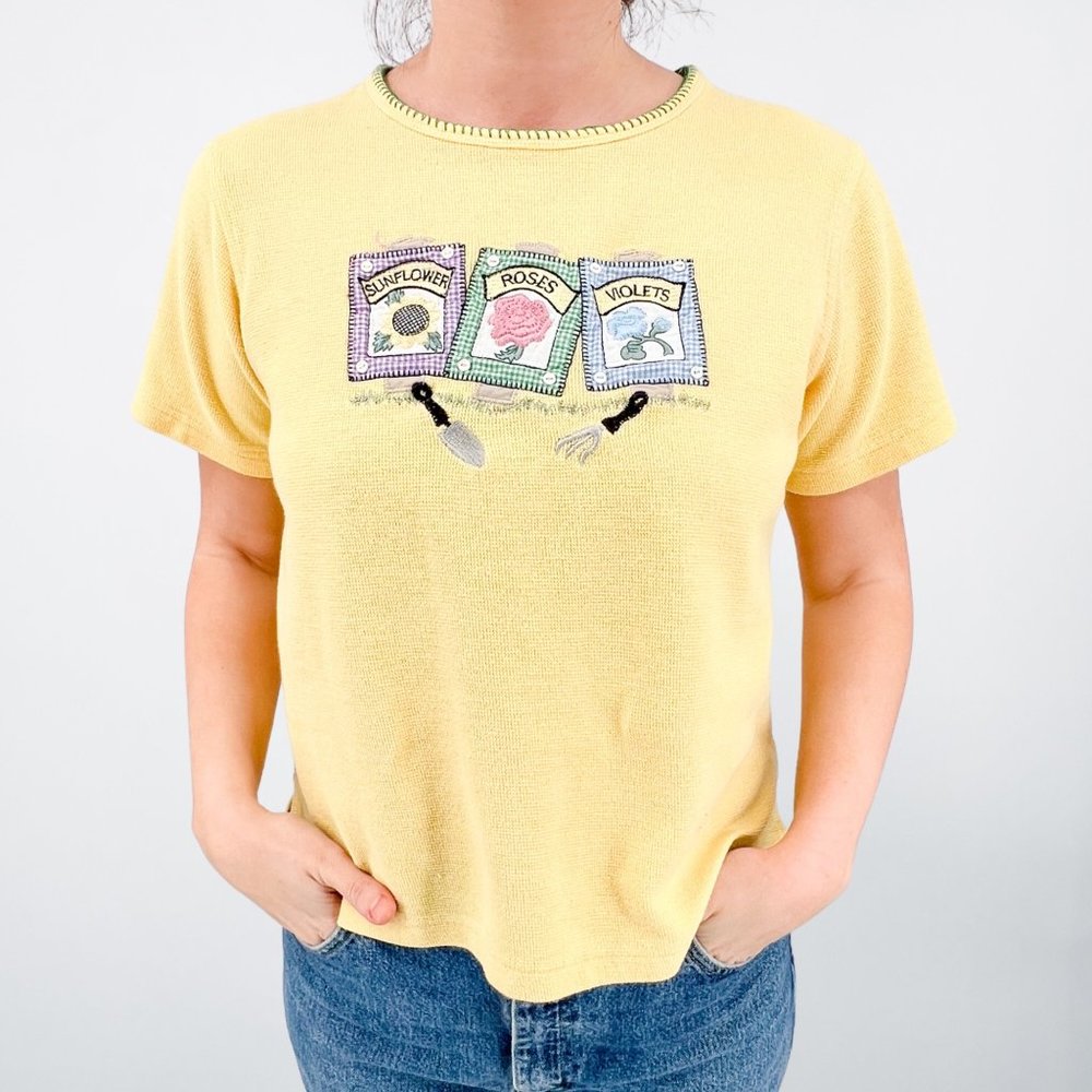 Vintage Cathy Daniels Pastel Novelty Embroidered Gardening Short Sleeve Top - M